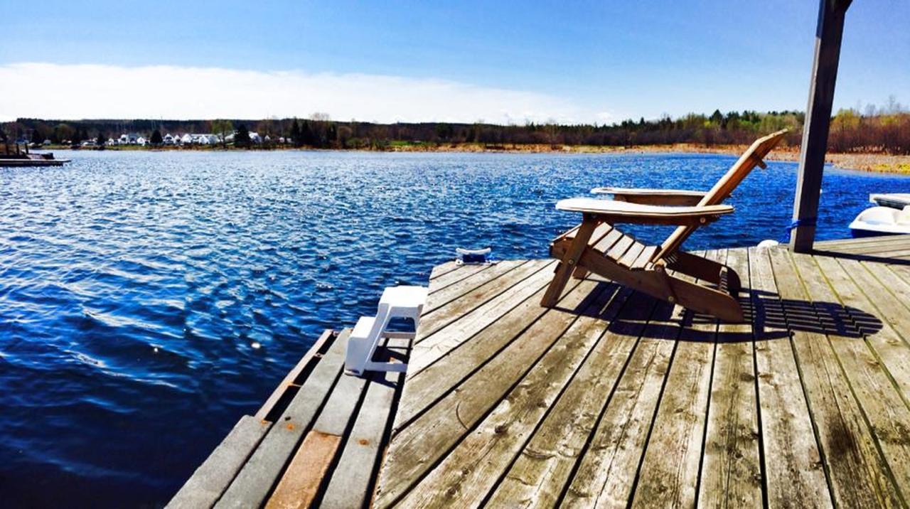 Hôtel The Floatel à Penetanguishene Extérieur photo